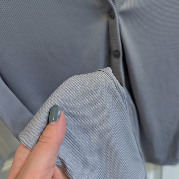 PrettyLittleThing Button-Down Shirt - Picture 4 of 5